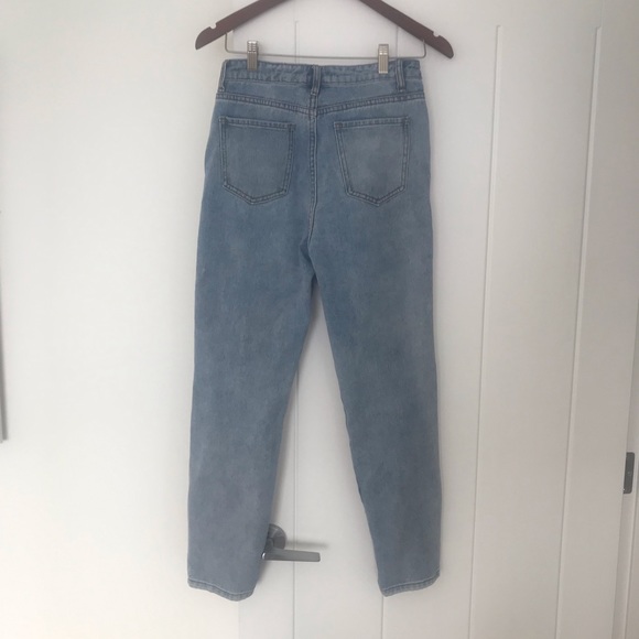 High rise butt fly cropped jeans. - Picture 6 of 9